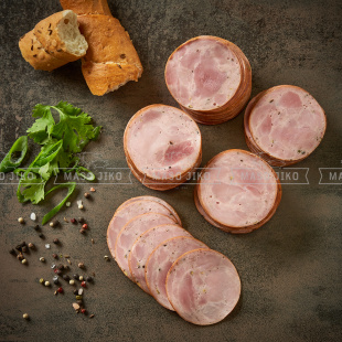 Šunkový salám se zeleným pepřem krájený